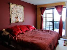 غرف نوم عنابي وبيج المرسال