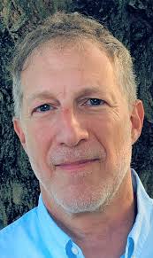 Tail-ented dog artist