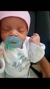 Baby girl is 3 weeks old today!!! I'm going through our baby pics trying to  figure out who Sadé looks like more... me or LaVar Smith ❤😊😁❤