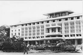 Sáng 30/4/1975, lực lượng đột kích của quân đoàn 2 vượt cầu sài gòn, cầu thị nghè theo hướng hồng thập tự tiến vào dinh độc lập. Ky á»©c Vá» Buá»•i Chiá»u Ngay 30 4 1975 Lá»‹ch Sá»­ Trong Dinh Ä'á»™c Láº­p Vhdn