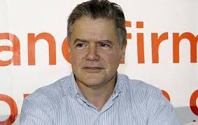 COMUNICADO DE JUAN CARLOS VÉLEZ URIBE Sobre la entrevista del 5 de octubre  publicada en el diario La República, me permito precisar: 1. Soy Gerente  del Comité Promotor Nacional por el NO, “