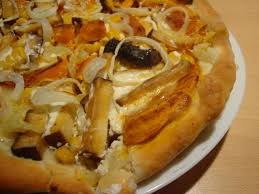 Gourmandises Vegetariennes Kurbis Flammkuchen Mit Rauchertofu Und Mais Vegan Kurbis Flammkuchen Flammkuchen Lebensmittel Essen
