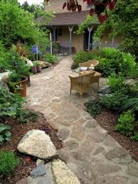 111 Gartenwege Gestalten Beispiele 7 Tolle Materialien Fur Den Boden Im Garten Gartenweg Gestalten Gartenweg Und Gartengestaltung