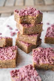 Delicious Chewy Ooey Gooey Ruby Chocolate Blondies With Browned Butter And Triple Chocola Chocolate Blondies Recipe Cake Filling Recipes Healthy Cake Recipes