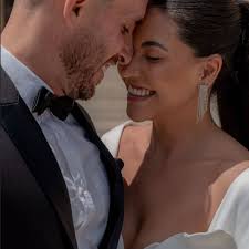 Sorrisos merecem ser eternizados! Por isso, acreditados que a escolha dos  fotógrafos do seu casamento precisa ser feita com cuidado e carinho, mas  principalmente focada na experiência e reputação dos profissionais. Com