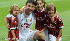 View the profiles of people named mark win van bommel. Milanisti Angels On Twitter Mark Van Bommel Family Papa Mark With Thomas Ruben And Renee Van Bommel Milanfamily Http T Co Dglhadlpsf