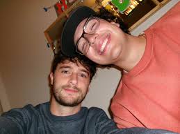 Reposting! Still looking for an Aug or Sep move-in Hi! I'm Eric (he/him),  26 y/o, working professional. I'm looking for a home near Lincoln Park in  Somerville and mayhaps a nice roommate