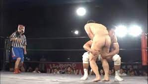 Japanese wrestler naked in the ring - ThisVid.com
