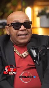 DESDE NIÑO EL ARTISTA (TEODORO REYES) LE DECÍA A SU MADRE QUE EL LE IBA  ASER UNA CASA. , EL SAVIA QUE DENTRO DE EL AVIA UN TALENTO QUE MAS ADELANTE  LE IVA ADAR ESTABILIDAD ECONÓMICA., ., ., ., ...