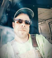 Anyone know him??? We had amazing ft for hours for nights in a row!!! Then  he refused to meet me!!! He's either taken or gay 😂 why spend hours  getting to know