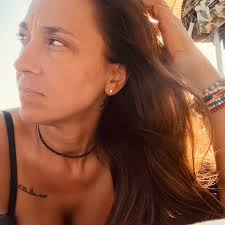 Comunque l'accappatoio in microfibra non asciuga un cazzo. Andava detto.