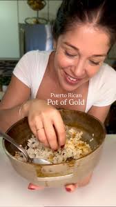 Sofrito🇵🇷: . Sofrito (Soh-free-toh)= blended vegetables and aromatics  🧅🌶🧄🌱used as a flavor base in Puerto Rican🇵🇷 cuisine. . . Check out  how to store it, making it perfect for Quarantine Season. 👩🏼‍🍳🦠 . . #