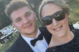 stuck out like a nail in the wall, I got an image to uphold🖼️