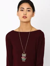What necklace to wear with what neckline. Choose Right Necklace For Your Neckline With This Best Worst Necklace Guide Looksgud Com