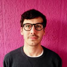 THE WORLD TO COME Introducing: Dominikus Müller Dominikus Müller ist  Journalist, freier Autor und Übersetzer und lebt in Berlin. Er schreibt für  Tageszeitungen und Magazine wie die Frankfurter Allgemeine Sonntagszeitung,  taz –