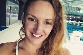 Katinka ma már budapesten edzett, s a tréning mellett volt ideje fotókat megosztania közösségi oldalán, melyeken, mint írja, az új legjobb barátjával, egy delfinnel lubickol. O Hosszu Katinka Uj Pasija Virality Hu