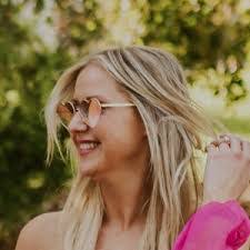 Mary Dundon's Instagram, Twitter & Facebook