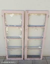 Une Fenetre Convertie En Etagere Retro L Atelier De Mat Vieilles Fenetres En Bois Relooking De Mobilier Fenetre En Bois