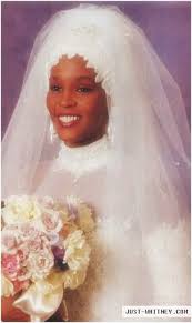 A shocking new report claims that the late whitney houston and her teenage daughter bobbi kristina shared the same drug dealer. Pin By Barb Smith On Wedding Memories Thru Time Whitney Houston Wedding Whitney Houston Whitney