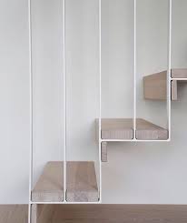 Garde Corps Pour Escalier Interieur En Metal Blanc Deco Cage Escalier Beaux Escaliers Idees Escalier