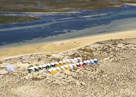 A ilha tem apenas um habitante e um restaurante. Ilha Deserta Barreta Faro Natural Portugal Travel Guide