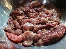 Daging salai ini saya dapat dari sahabat saya iaitu owner, daging salai cik yah. Daging Dendeng Berlada Azie Kitchen
