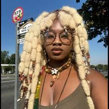 Don't be heartless wish her happy birthday 🎉🎊🎁