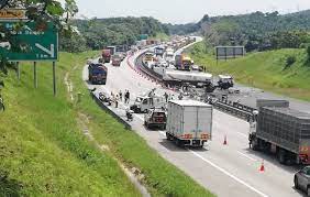 Major crash investigators flew all the way from adelaide to investigate the crash. Accident Causes Massive Jam On Nse Van Passenger Killed Updated The Star