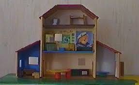 Maison En Bois Pour Figurines Tutoriel Pour La Fabrication Maison De Poupee En Carton Idee Bricolage Maison Bois
