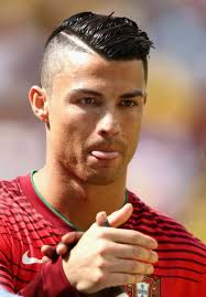 Он тщательно следит за собой и нередко меняет имидж. Idei Na Temu Pricoska Huseina 7 Ronaldu Krishtianu Ronaldu Futbol