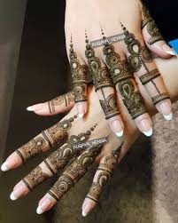 Every woman likes to put some different mehndi design in the festival. Khafif Mehndi Designs For Fingers Back Side K4 Fashion