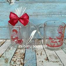 Selain cantik, souvenir gelas ini bermanfaat juga bagi para tamu undangan pernikahan anda. Harga Gelas Pernikahan Terbaik Souvenir Souvenir Perlengkapan Pesta Juli 2021 Shopee Indonesia