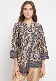 Contoh model baju batik lurik wanita kantoran modern terbaru ini merupakan busana batik untuk kerja di kantor dengan desain busana kombinasi polos dan lurik yang menjadi trend masa kini. 30 Model Baju Batik Kantor Wanita Kombinasi Elegan