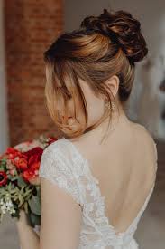 Drei Wunderschone Bridal Looks Zum Nachstylen Brautfrisur Frisur Hochzeit Braut