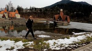 Studiile palinologice, având ca obiect iarna, lacul este acoperit cu un strat de gheață de până la 1 m. BÄile TuÈnad Iarna Lacul Sfanta Ana IngheÈat Piatra Èoimilor Èi PodeÈul De Peste Olt