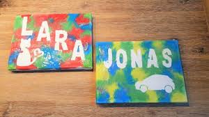 Namensbilder Mit Keilrahmen Und Fingerfarbe In 2020 Kinder Leinwand Keilrahmen Gestalten Keilrahmen