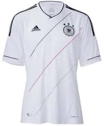 Die nationalspieler timo werner, serge gnabry und nico schulz (v.l.) im neuen trikot foto: Ejm9 Schdbejem