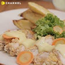 Ayam Ini Bukan Digoreng Loh Selain Itu Keju Meleleh Yang Digunakan Ini Bukan Keju Mozarella Follow Cchannel Id Untuk Olahan Ayam