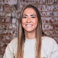 Laura Proffitt's Instagram, Twitter & Facebook