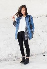 Black Jeans And Blue Denim Jacket Sweet And Edgy Winter Look Create With Dark Jeggings Denim Jacket Cozy Sweater And Cute Boots Fashion Street Style Style