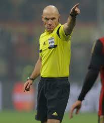 Howard webb on wn network delivers the latest videos and editable pages for news & events, including entertainment, music, sports, science and more, sign up and share your playlists. Ex Football Ref Howard Webb Blows Final Whistle On His Marriage And Books Dates With German Official