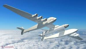 Scaled composites a realizat acest avion care este atât de masiv încât anvergura aripilor este mai mare decât un teren de fotbal sau de 1,5 ori mai mare decât în. Video Monstrul Stratolaunch Cel Mai Mare Avion Din Lume A Trecut De Primul Zbor