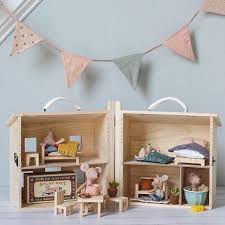 Que Viva La Magia Y La Ilusion De Los Dias Mas Bonitos Del Ano Pedidos Onlinepara Asegurar Que Llegu Maileg Doll House Portable Doll House Wooden Dollhouse