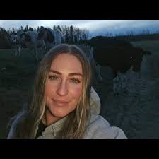 True friend cares with no agenda☺️☺️