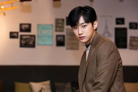 Kibong, a lonely widower living with two sons. Interview Jinyoung Enjoyed Filming His Kiss Scene Hancinema