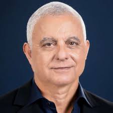 Zvi Yemini updated his profile picture.