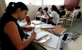 Elecciones legislativas en venezuela generan rechazo internacional. Dia Del Maestro Hasta 50 Educadores Emigran A Diario De Venezuela El Carabobeno