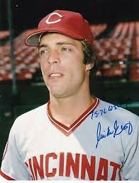 WILL MCENANEY CINCINNATI REDS 75-76 WS CHAMPS ACTION SIGNED 8x10