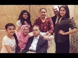 Saira banu was 16 in 1960, the year she made her hindi debut. Dilip Kumar Family Unseen Video Dilip Kumar Family Photos Saira Banu Family Photos Youtube Family Photos Family Video Actors