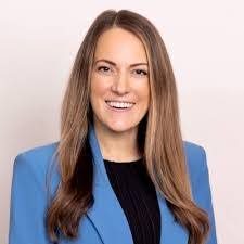 Amanda Loucks's Instagram, Twitter & Facebook